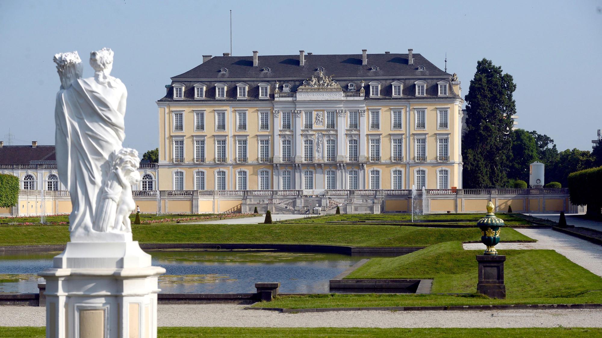 Das Brühler Schloss von außen