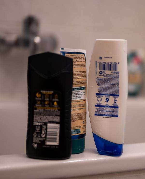 Aus leeren Shampooflaschen lässt sich ein geniales Tool basteln – in wenigen Schritten.