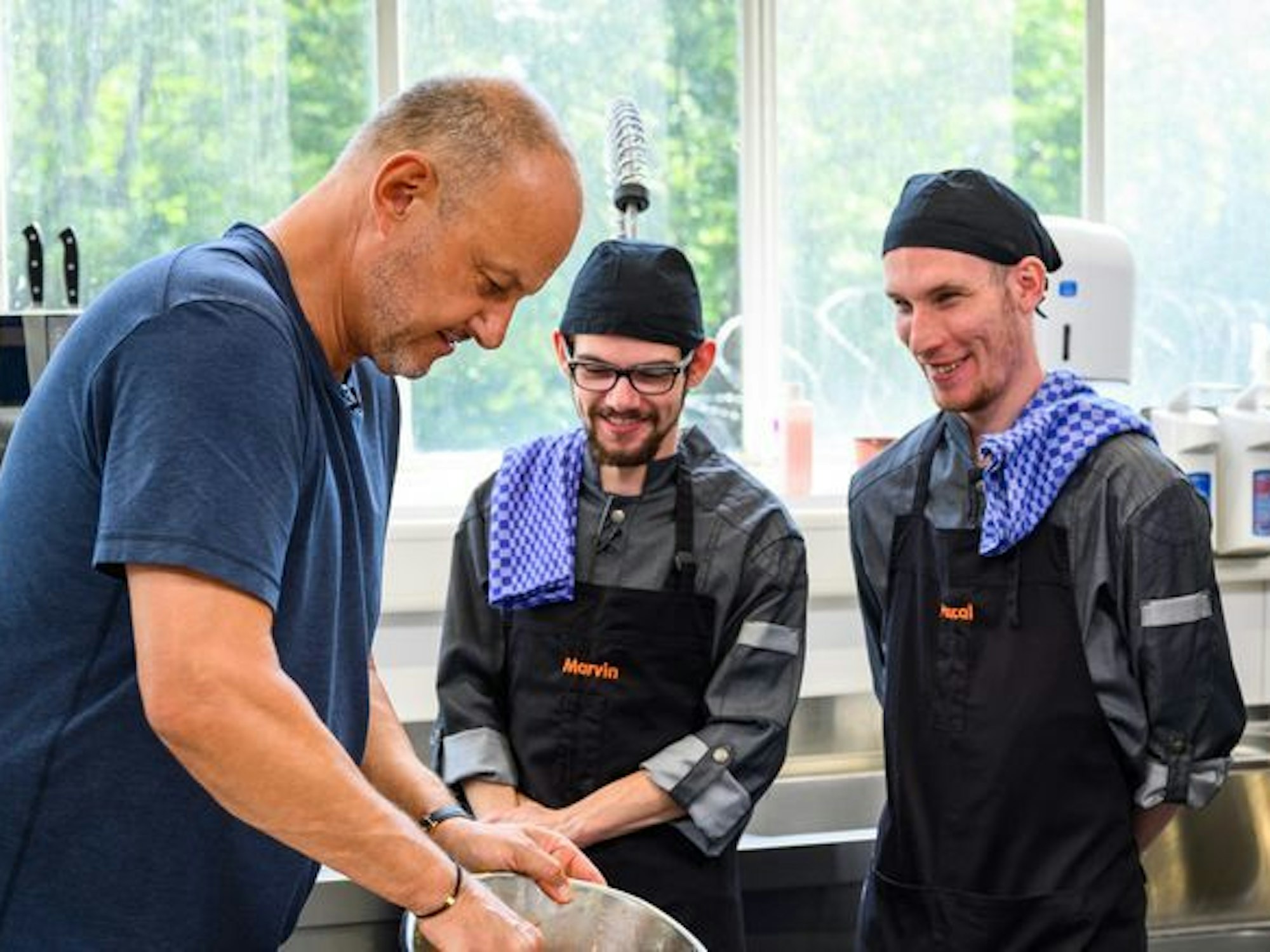 "Die Gruppe sagt, sie würden dich heute nach Hause schicken!" - Pascal (rechts) ist tief getroffen von der Bewertung.