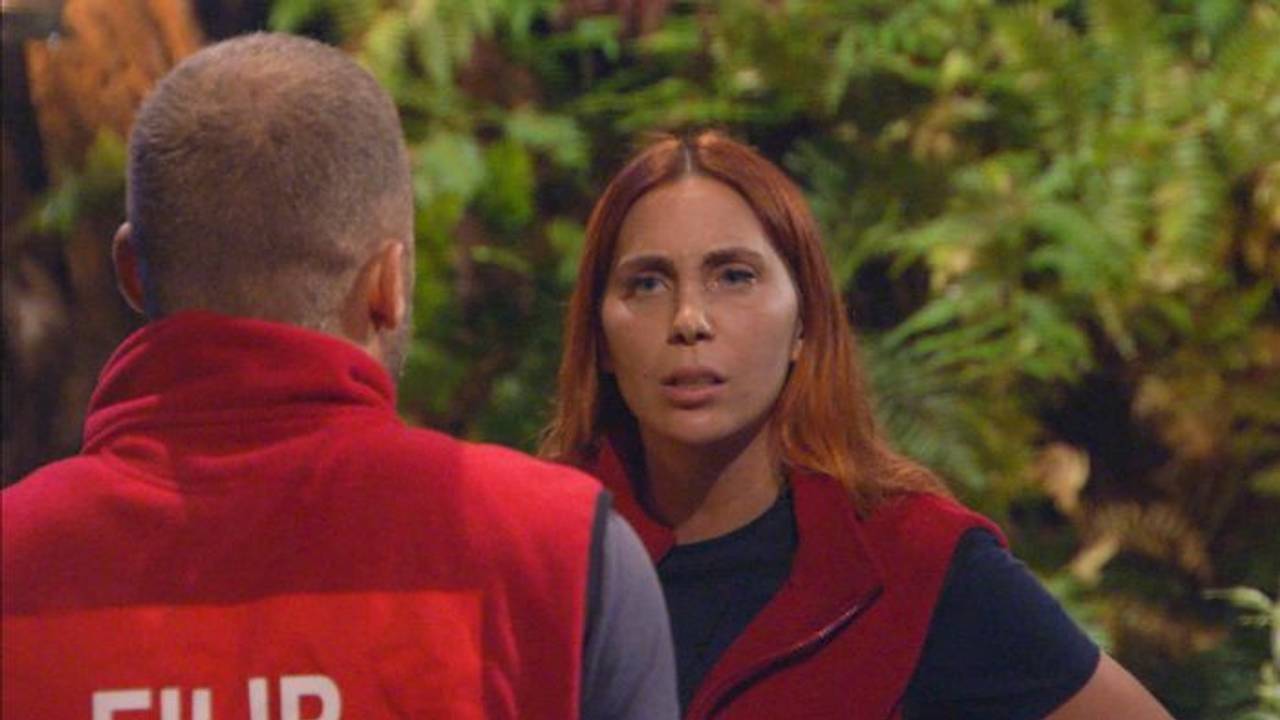 Tara Tabitha und Filip Pavlović im Dschungelcamp am 28. Januar 2022.