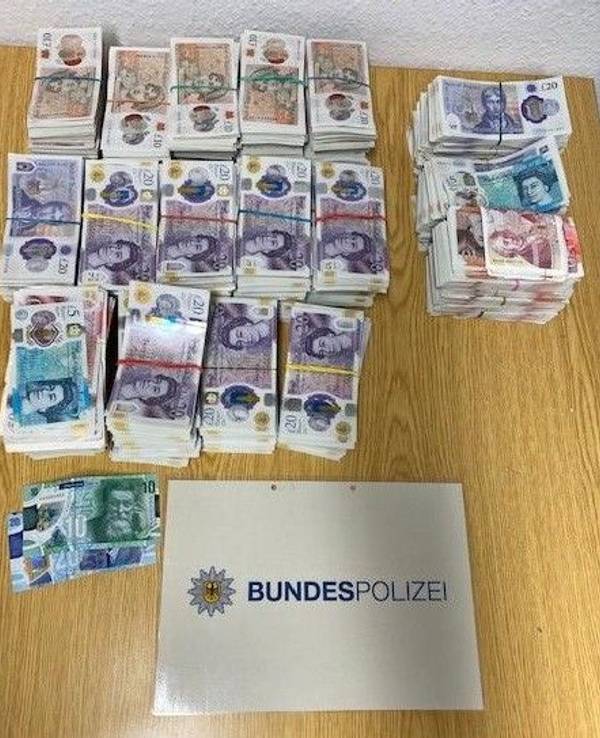 Bundespolizei findet britische Pfund bei Kontrolle an A40