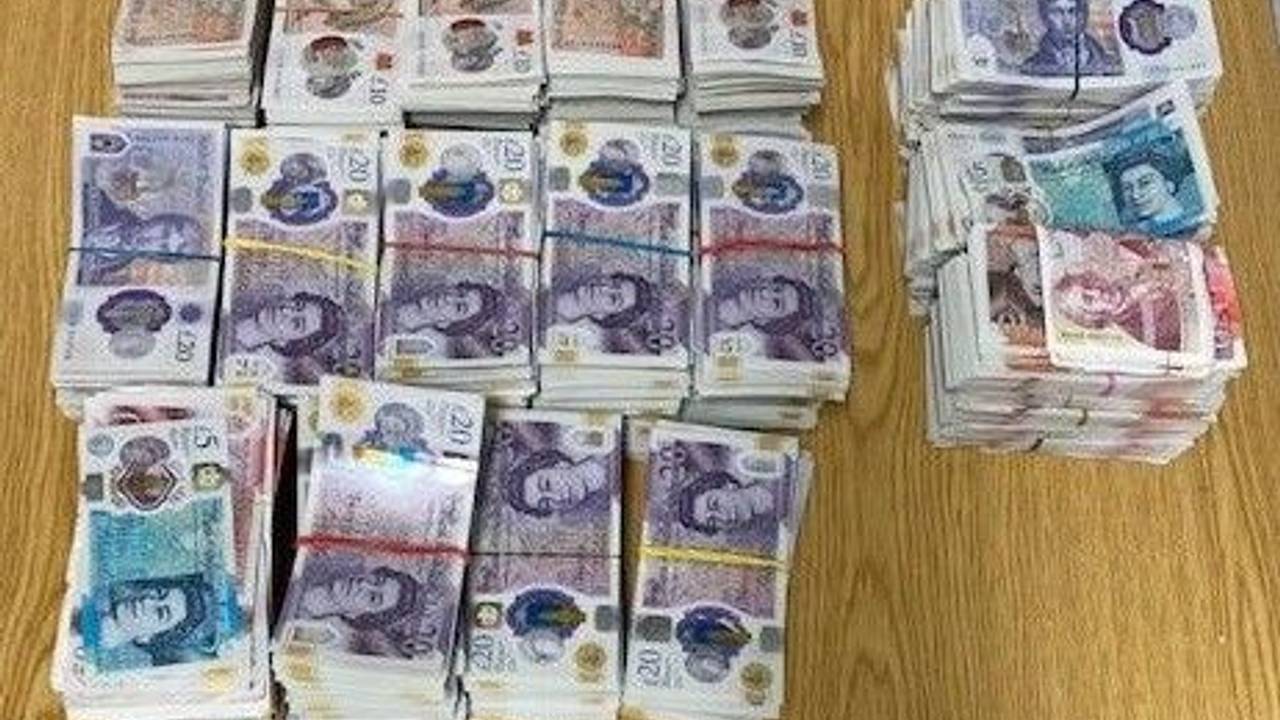 Bundespolizei findet britische Pfund bei Kontrolle an A40