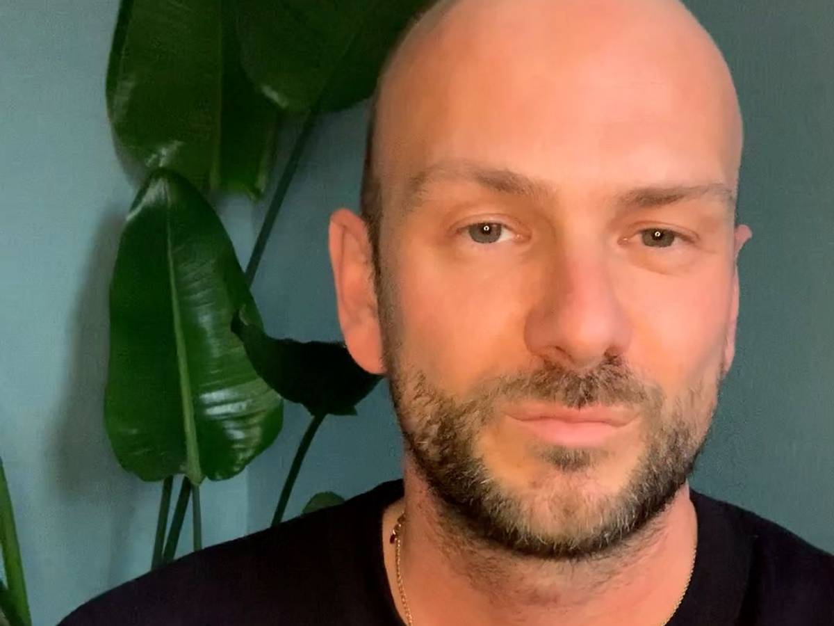 Arne Bruns war Kandidat in der dritten Staffel „Prince Charming“. Der Bremerhavener hat sich mit Anfang 20 als schwul geoutet und steht seitdem offen zu seiner Homosexualität. Auf dem TikTok-Kanal von EXPRESS.de erzählt er, dass ihm eine zweijährige Reise nach Frankreich bei seiner Selbstfindung geholfen hat.