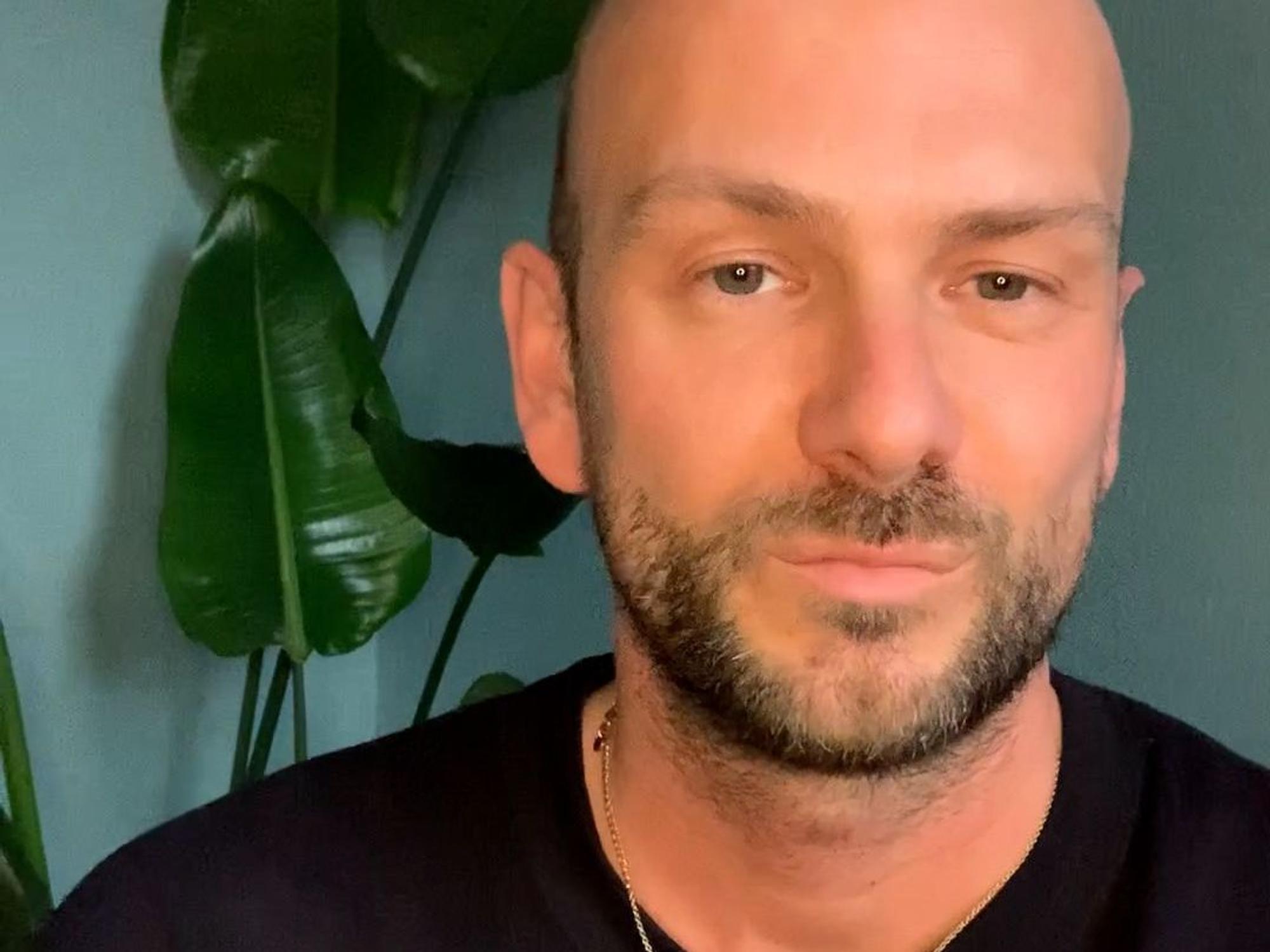 Arne Bruns war Kandidat in der dritten Staffel „Prince Charming“. Der Bremerhavener hat sich mit Anfang 20 als schwul geoutet und steht seitdem offen zu seiner Homosexualität. Auf dem TikTok-Kanal von EXPRESS.de erzählt er, dass ihm eine zweijährige Reise nach Frankreich bei seiner Selbstfindung geholfen hat.