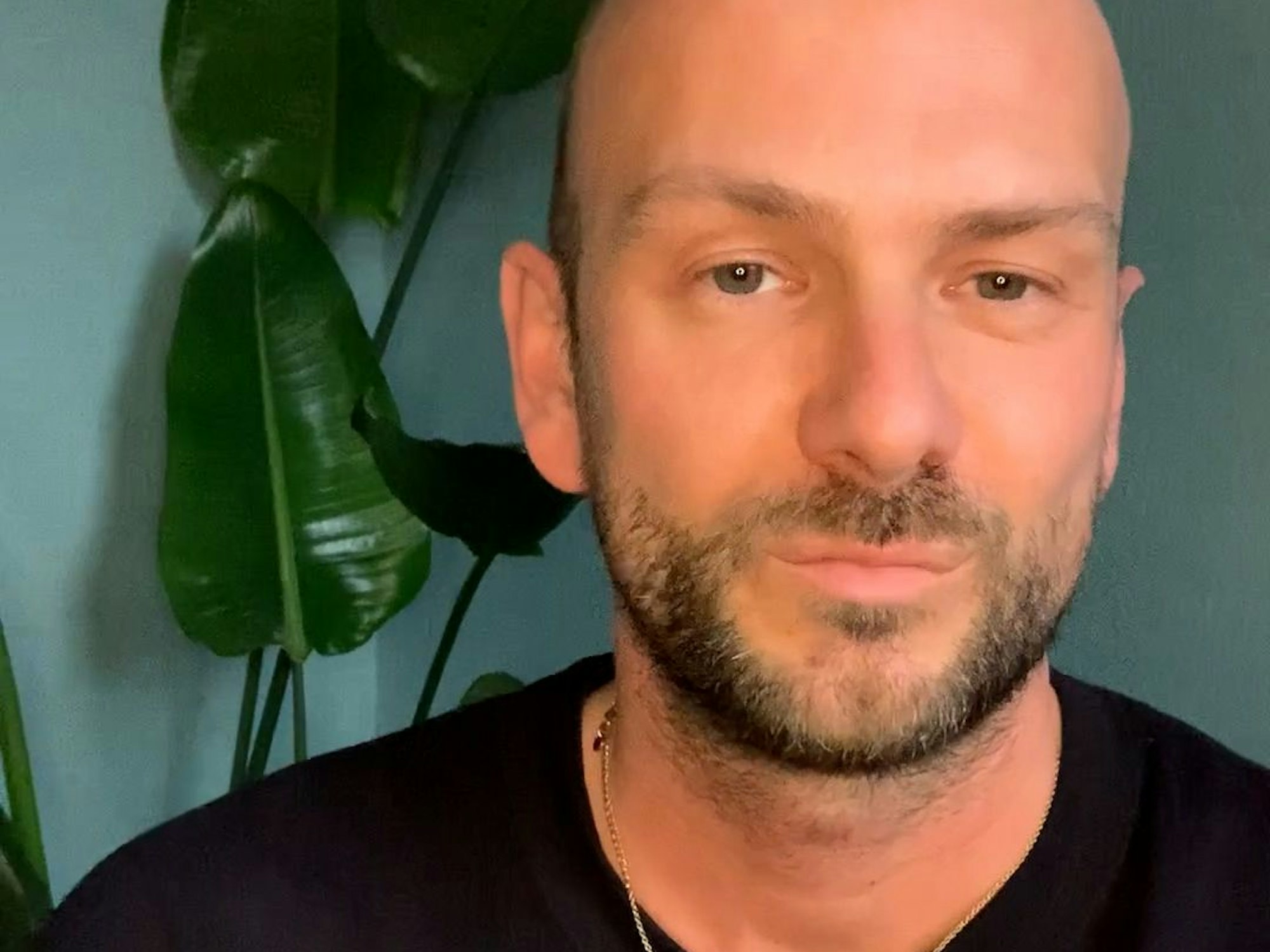 Arne Bruns war Kandidat in der dritten Staffel „Prince Charming“. Der Bremerhavener hat sich mit Anfang 20 als schwul geoutet und steht seitdem offen zu seiner Homosexualität. Auf dem TikTok-Kanal von EXPRESS.de erzählt er, dass ihm eine zweijährige Reise nach Frankreich bei seiner Selbstfindung geholfen hat.