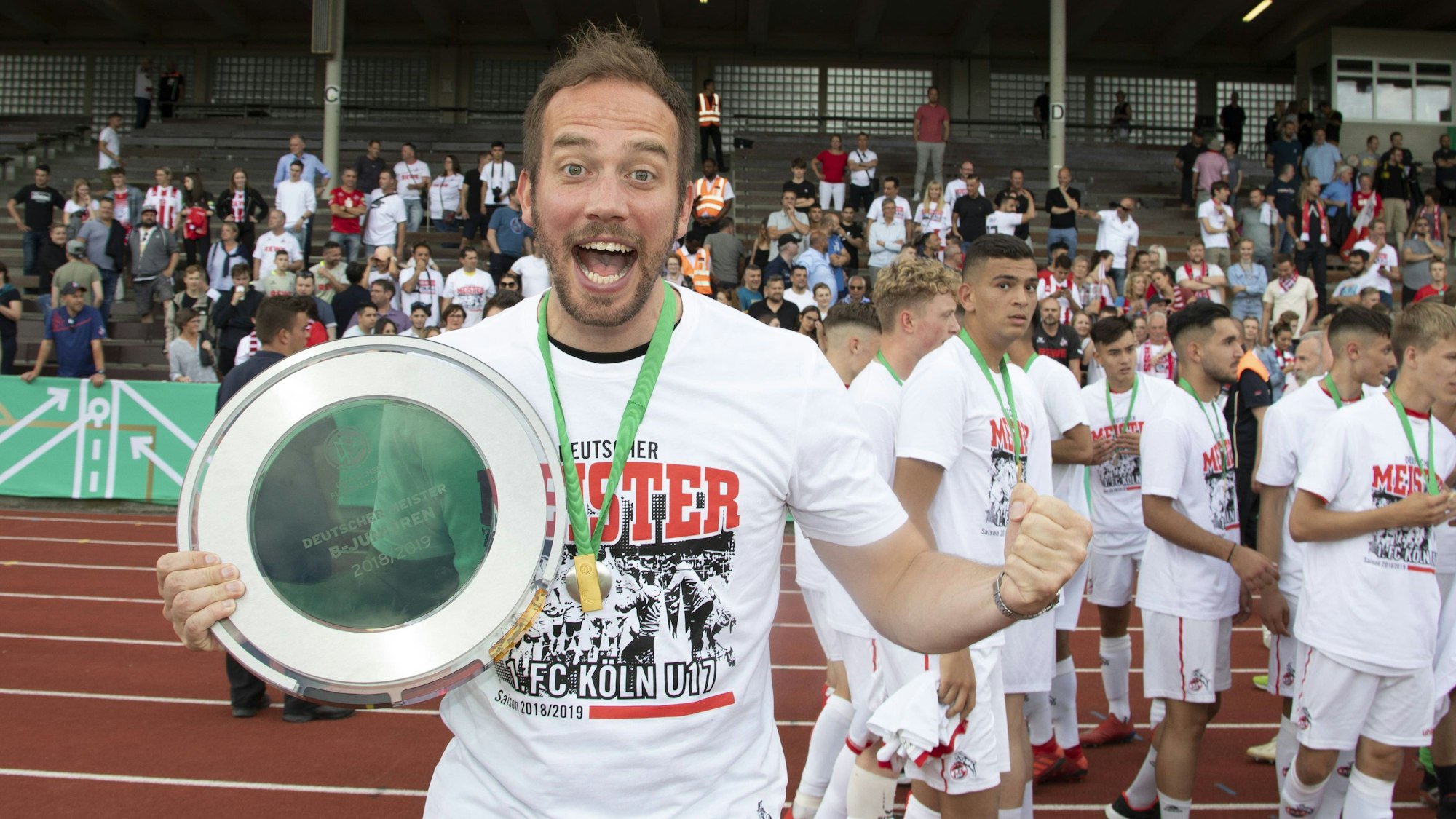 Martin Heck jubelt über die Meisterschaft mit der U17 des 1. FC Köln.