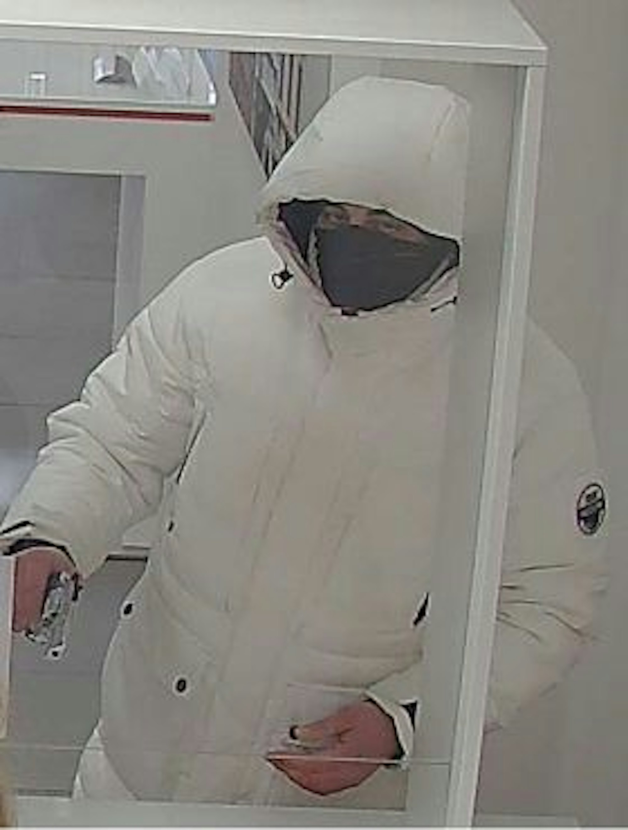 Mit gezogener Schusswaffe erbeutete ein Mann am Freitagmorgen (28. Januar 2022) mehrere tausend Euro aus einer Bank in Mönchengladbach.