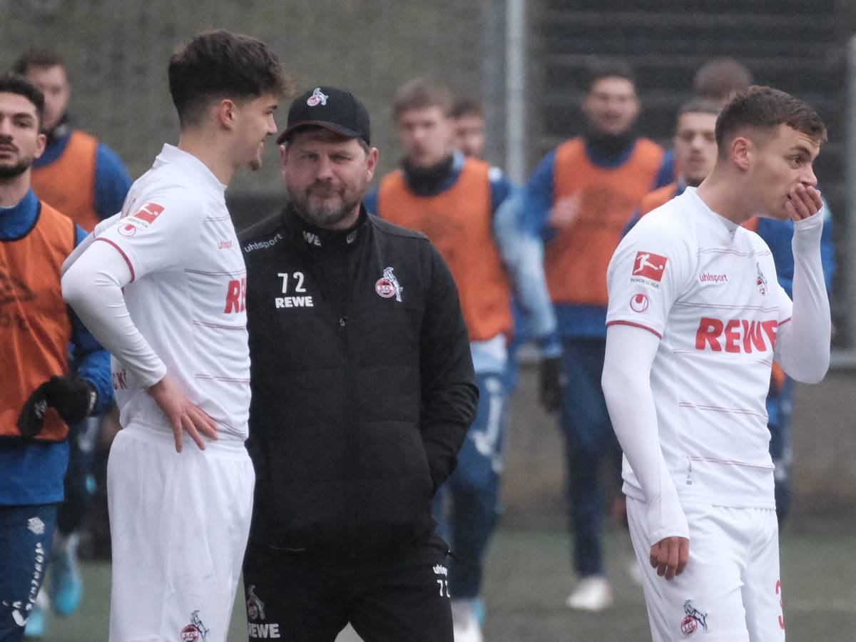 Innenverteidiger Rijad Smajic steht mit Steffen Baumgart an der Seitenlinie