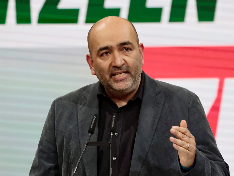 Omid Nouripour am 29. Januar 2022 beim Bundesparteitag von Bündnis 90/Die Grünen in Berlin.