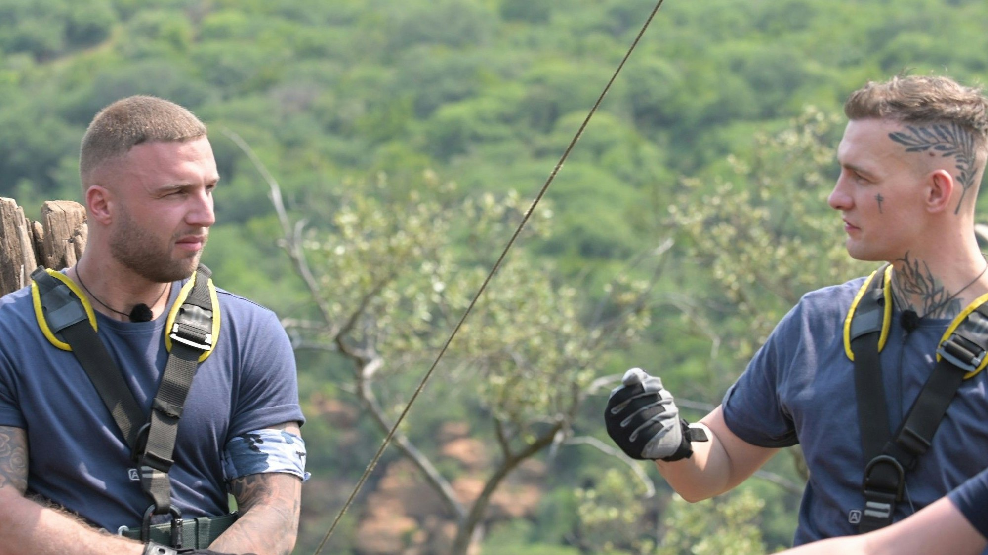 Filip Pavlovic (l.) und Eric Stehfest sind heftig aneinander geraten.