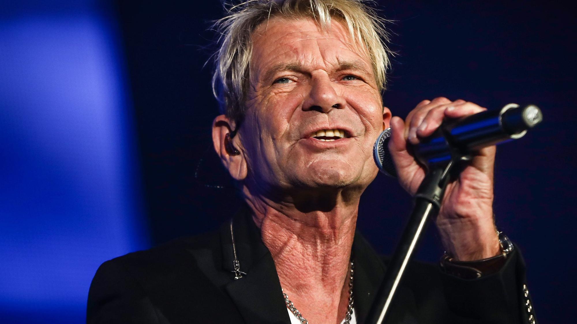 Sänger Matthias Reim tritt bei der "Schlagernacht des Jahres" in der Hanns-Martin-Schleyer-Halle auf. Das Bild entstand am 20. Oktober 2019.