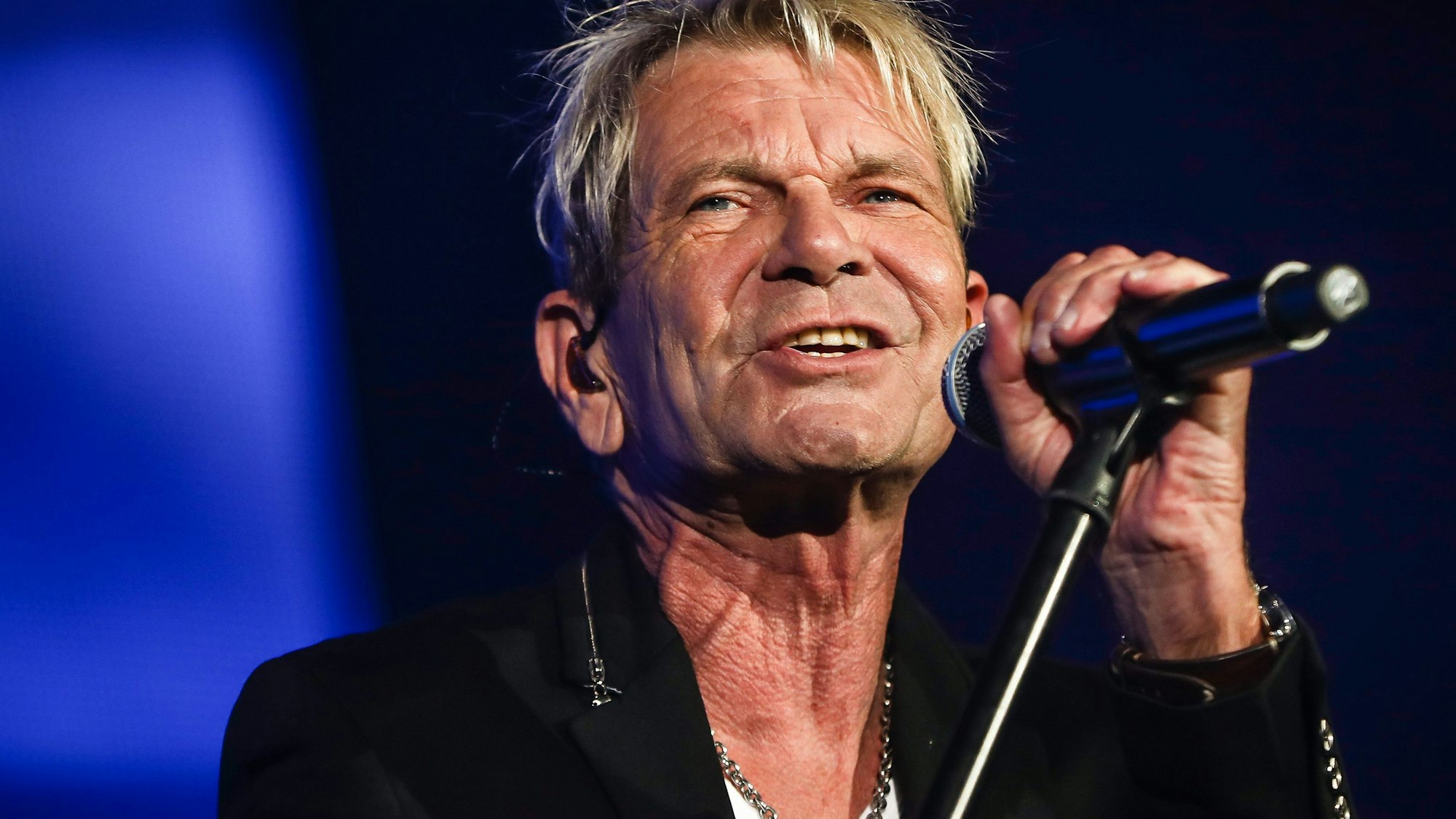 Sänger Matthias Reim tritt bei der "Schlagernacht des Jahres" in der Hanns-Martin-Schleyer-Halle auf. Das Bild entstand am 20. Oktober 2019.