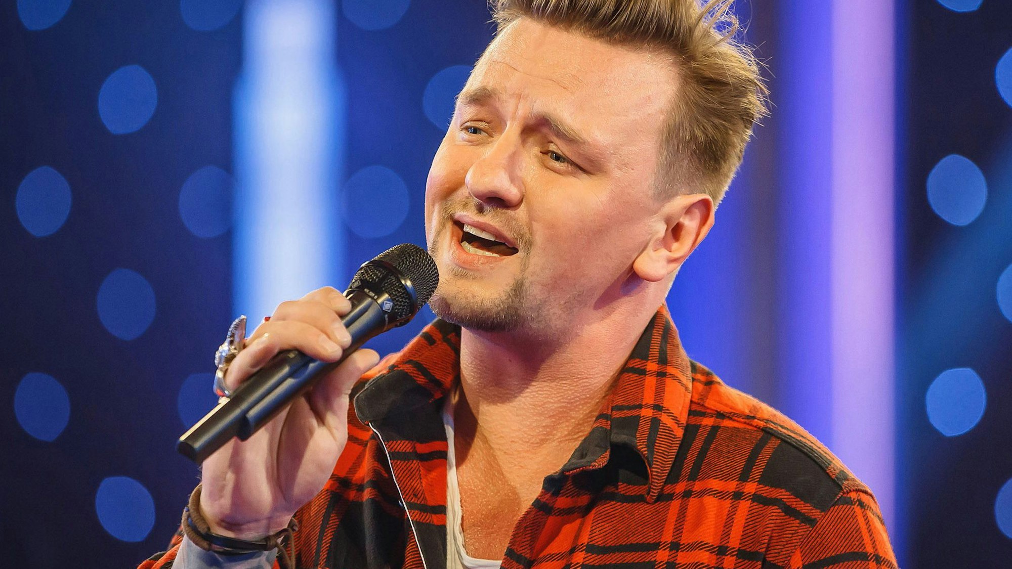 Schlagerstar Ben Zucker live auf der Bühne. Das Bild wurde am 13. Mai 2020 aufgenommen.