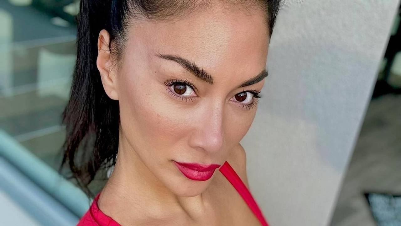 Nicole Scherzinger posiert für ein Selfie beim Fitness-Workout.