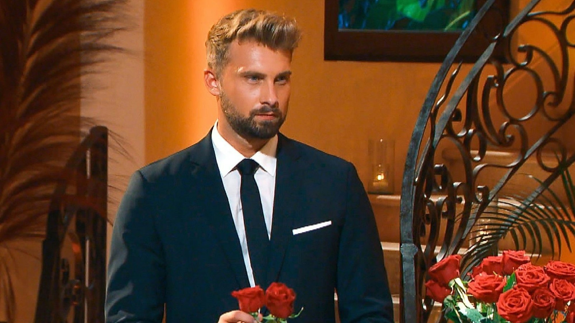 Das Foto zeigt „Bachelor“ Dominik Stuckmann in der ersten Folge am 26. Januar 2022.