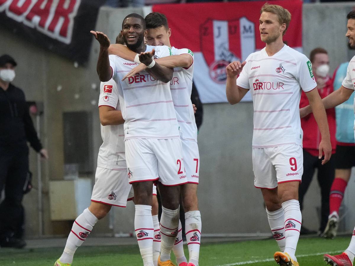 Anthony Modeste jubelt für den 1. FC Köln gegen Bayer Leverkusen.