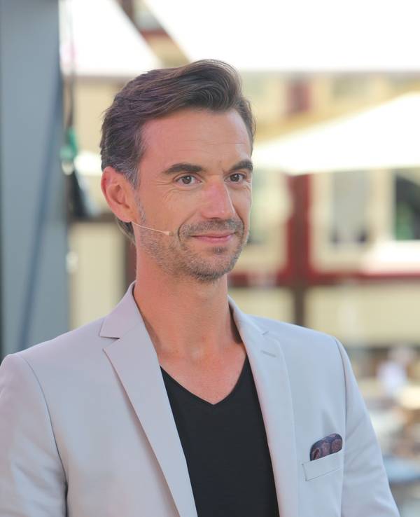 Schlagerstar und Jury-Mitglied Florian Silbereisen steht vor der TV-Aufzeichnung der bekannten RTL-Castingshow «Deutschland sucht den Superstar» DSDS am Set. Das Bild wurde am 27. Juli 2021 aufgenommen.