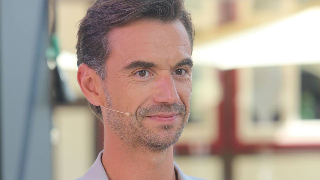 Schlagerstar und Jury-Mitglied Florian Silbereisen steht vor der TV-Aufzeichnung der bekannten RTL-Castingshow «Deutschland sucht den Superstar» DSDS am Set. Das Bild wurde am 27. Juli 2021 aufgenommen.