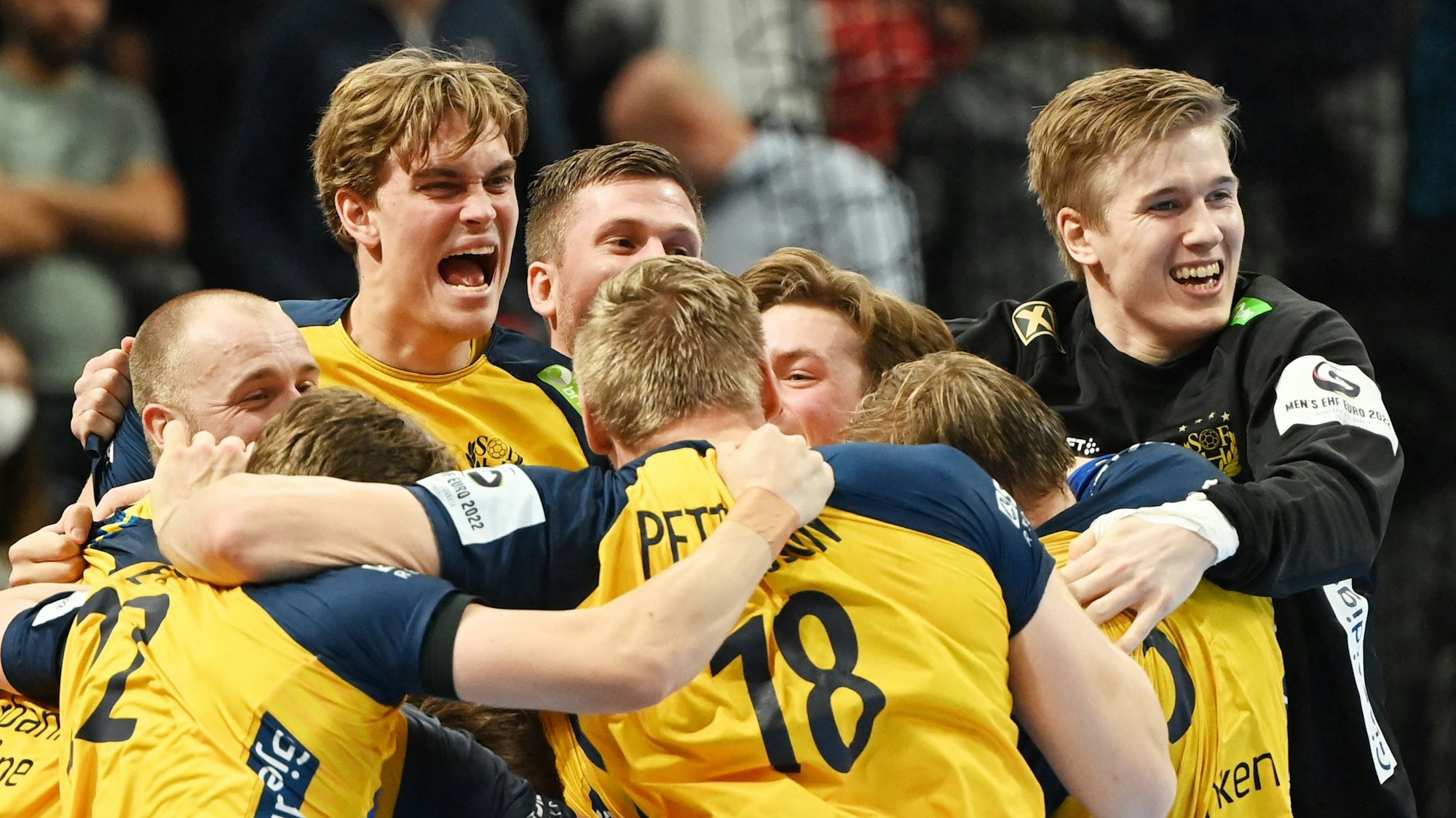 Schwedens Handballer jubeln über den EM-Sieg am 30. Januar 2022