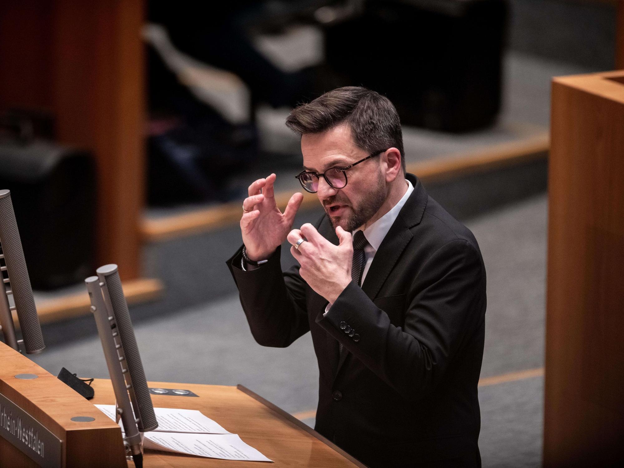 Thomas Kutschaty von der SPD bei einer Rede im NRW-Landtag in Düsseldorf.