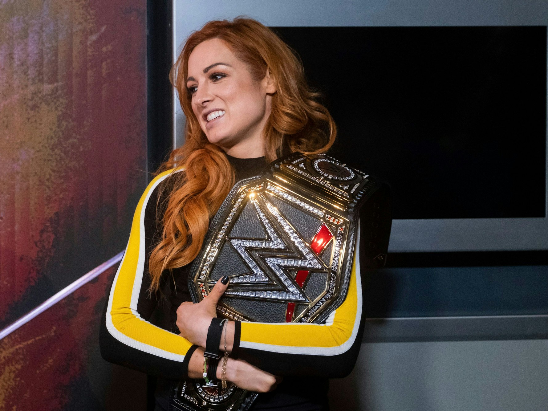 WWE-Superstar Becky Lynch macht im Empire State Building Werbung für WrestleMania 35.