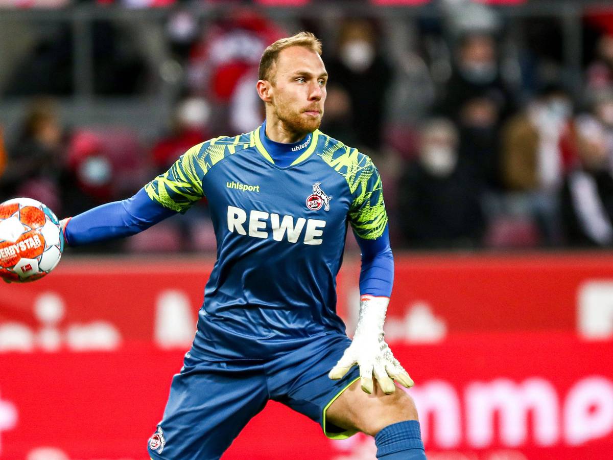 Marvin Schwäbe spielt für den 1. FC Köln gegen Borussia Mönchengladbach.