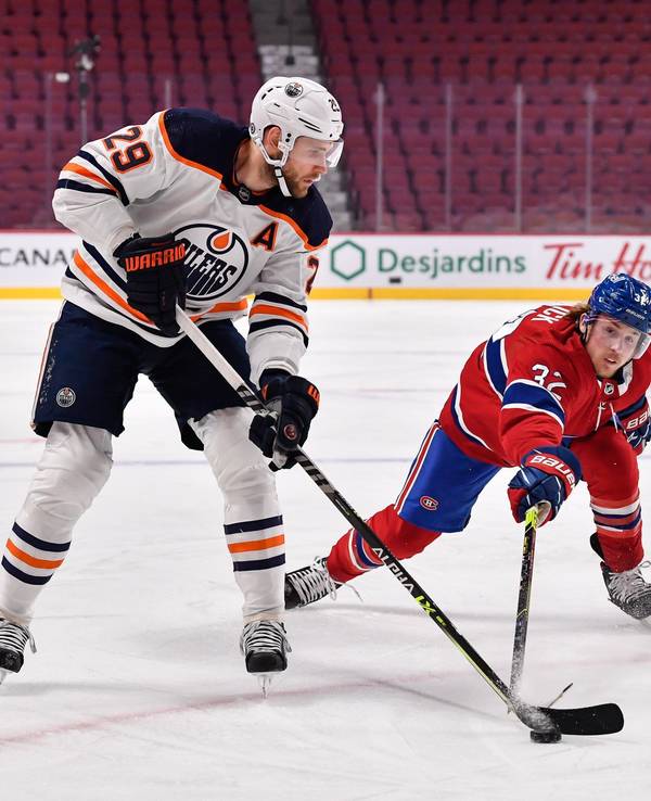 Oilers-Star Leon Draisaitl im Zweikampf mit Montreals Rem Pitlick.
