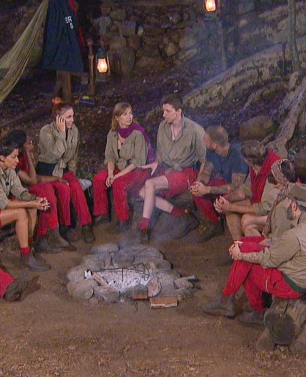 Dschungelcamp 2022: Die Kandidatinnen und Kandidaten am Lagerfeuer