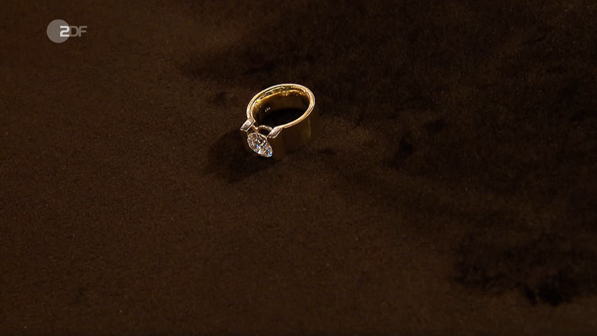 Der Screenshot zeigt den Ring, den eine Frau am Montag (31. Januar 2022) bei „Bares für Rares“ verkaufen wollte.