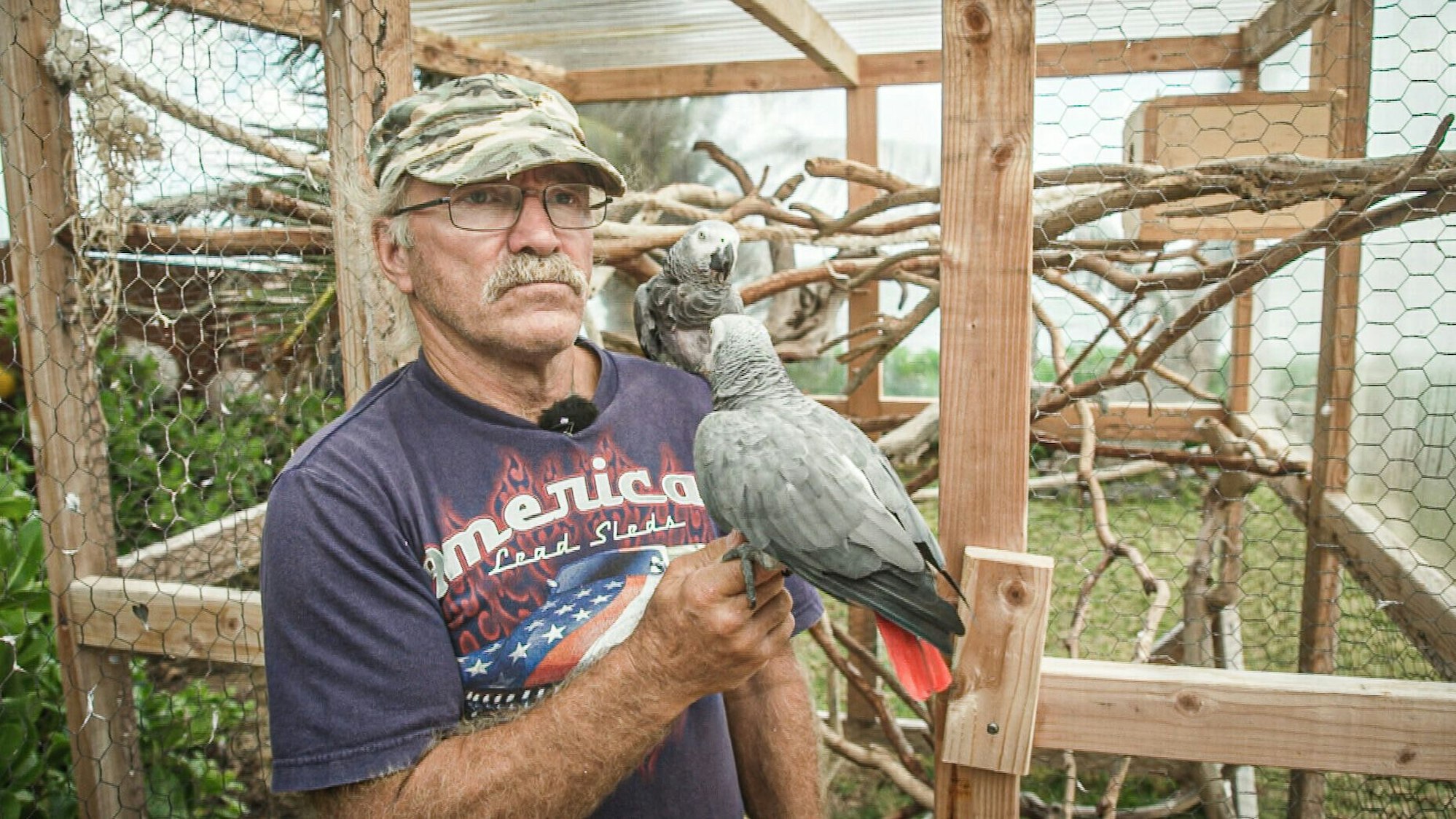 Auswanderer Konny Reimann hat in der Kabel 1-Show „Willkommen bei den Reimanns“ scharf gegen Ehefrau Manu geschossen.