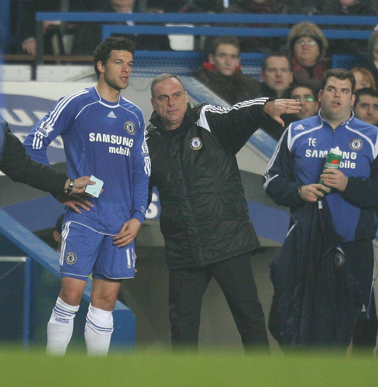 Michael Ballack und Avram Grant vom FC Chelsea bei der Einwechslung.