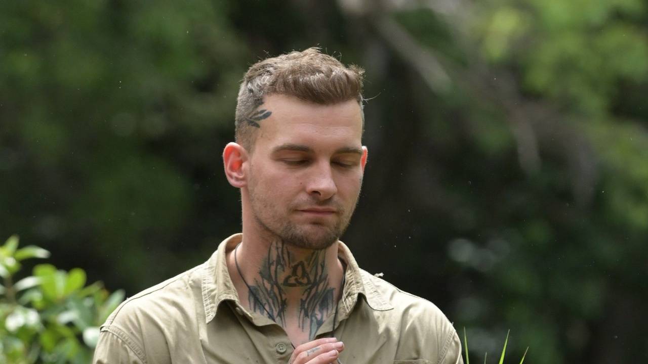 Peter Althof und Eric Stehfest sollen in einem Käfig mit einem Schloss an den Hand- und Fußgelenken festgekettet werden und nur bis auf eine Luftkammer komplett unter Wasser gelassen werden. Doch Eric will nicht antreten.