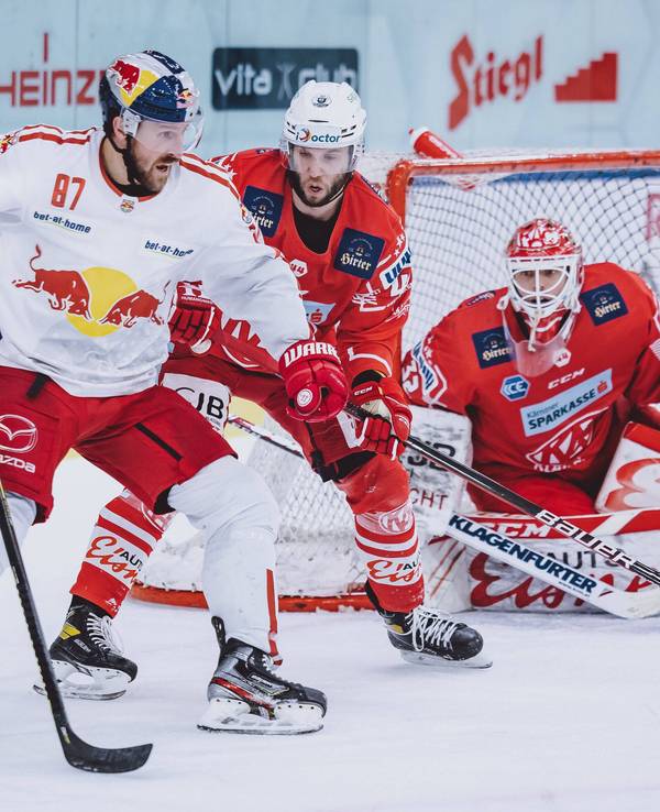 David McIntyre auf dem Eis für den EC Red Bull Salzburg.