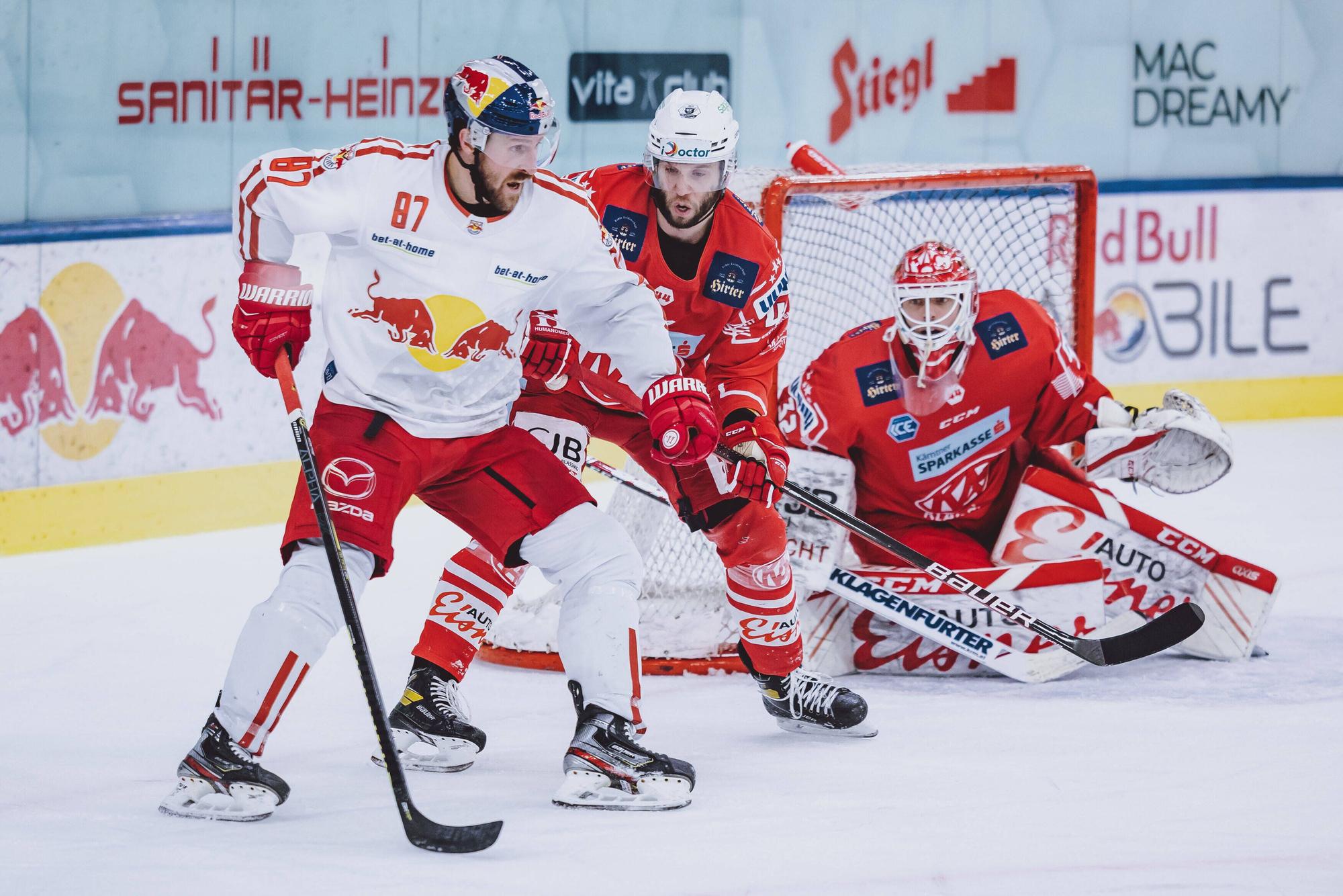 David McIntyre auf dem Eis für den EC Red Bull Salzburg.