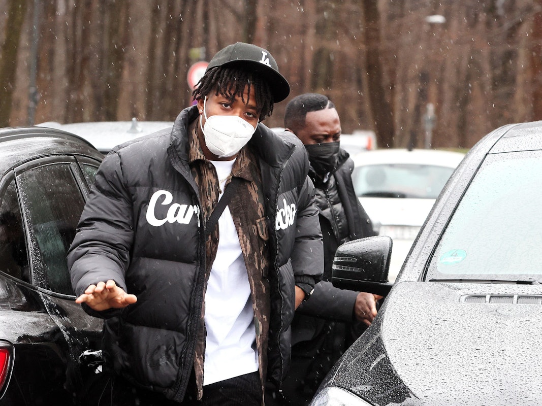 Bright Arrey-Mbi bei seiner Ankunft am Geißbockheim