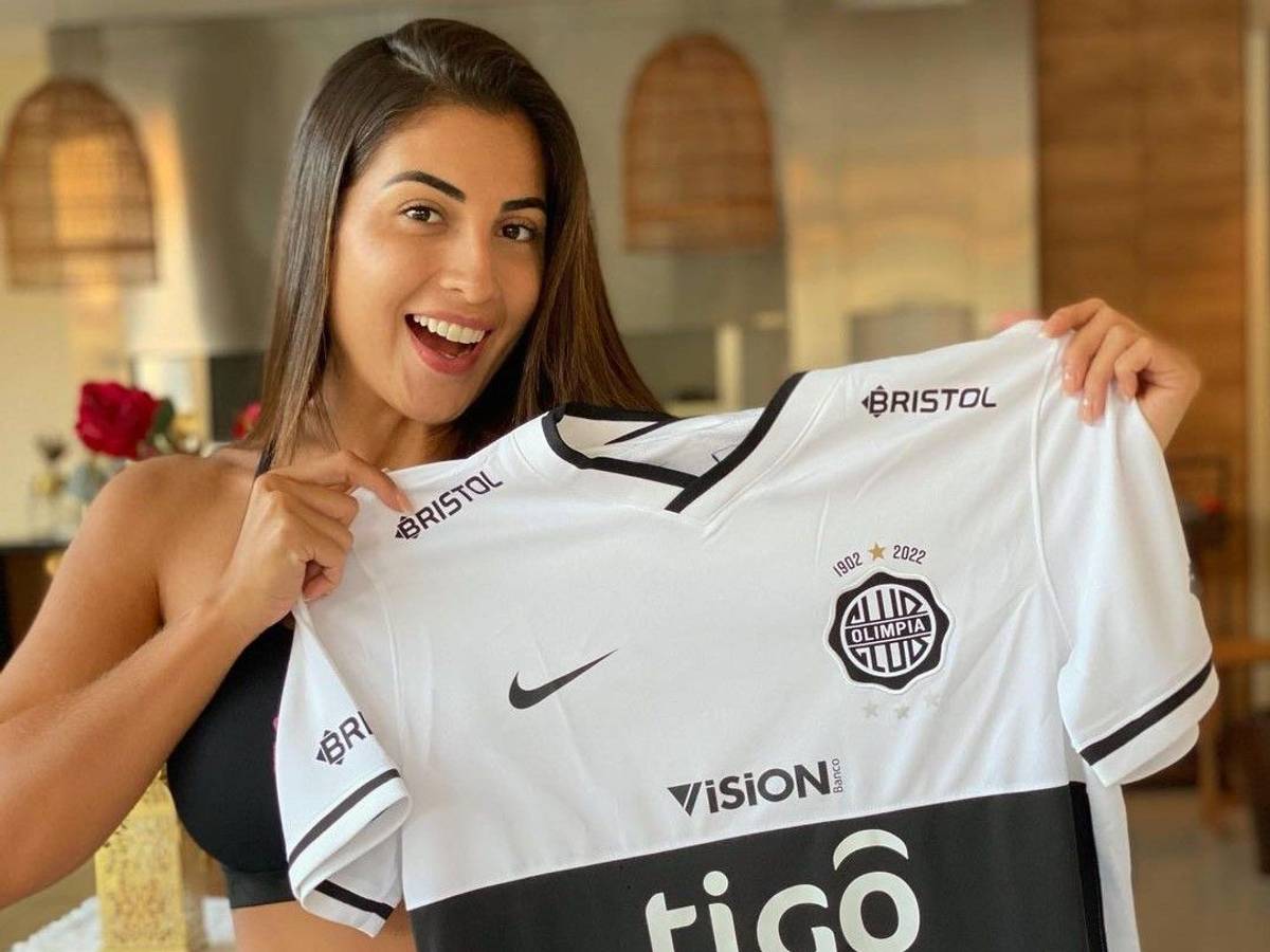 Cristina Aranda auf einem Instagram-Foto mit dem Trikot von Olimpia Asunción.