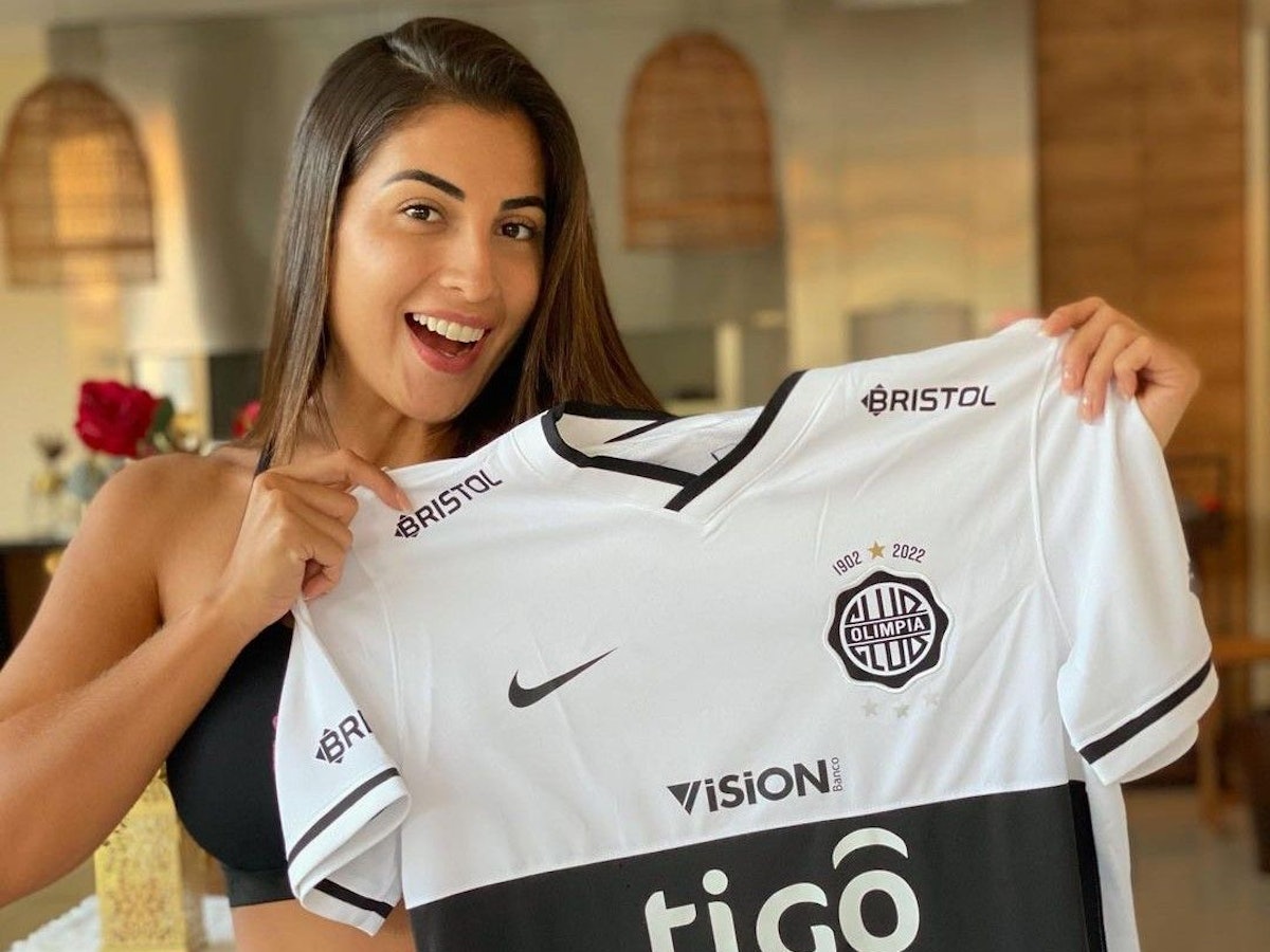 Cristina Aranda auf einem Instagram-Foto mit dem Trikot von Olimpia Asunción.