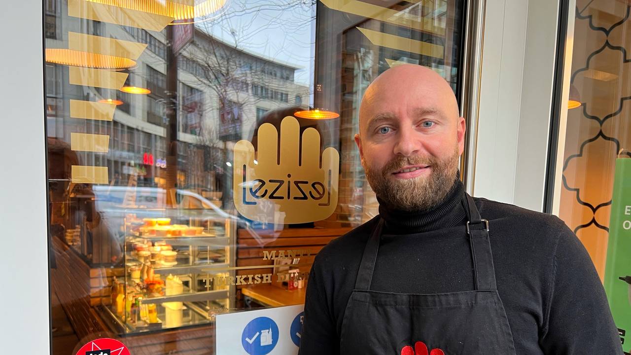 „Lezizel Manti“-Besitzer René Vanfloorop vor seinem Lokal