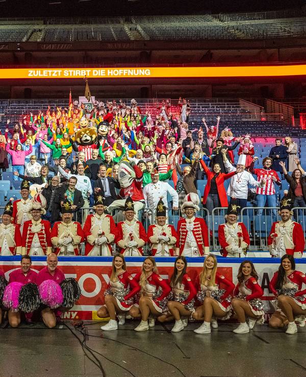 100 Kölnerinnen und Kölner in der Lanxess Arena