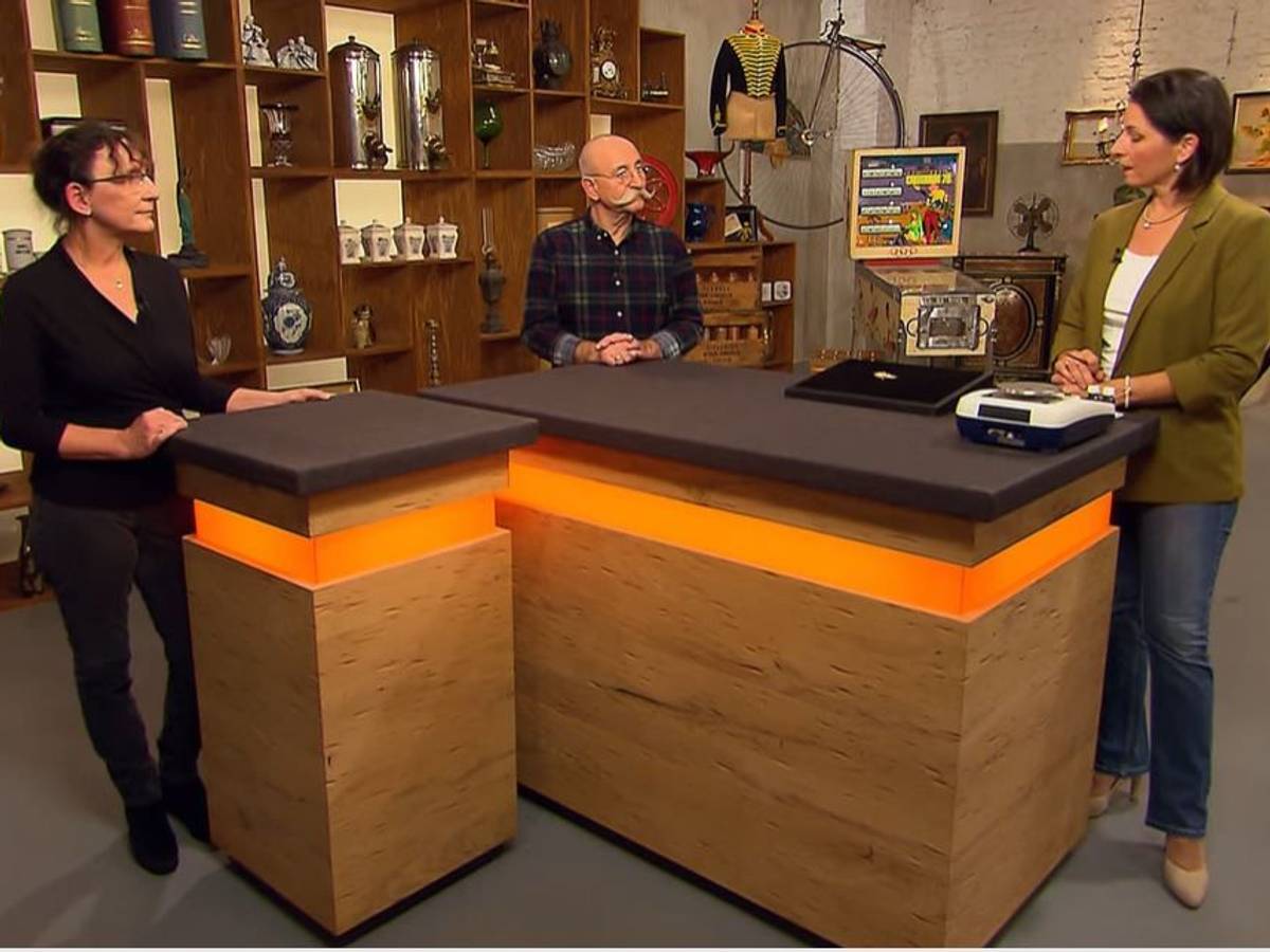 Bares für Rares (Ausstrahlung im ZDF am 1.2.2022)
Beatrix Rössing verkauft eine Brosche, Moderator Horst Lichter und Expertin Wendela Horz sind begeistert.
Screenshot zur Berichterstattung erstellt
Foto: Screenshot/ZDF