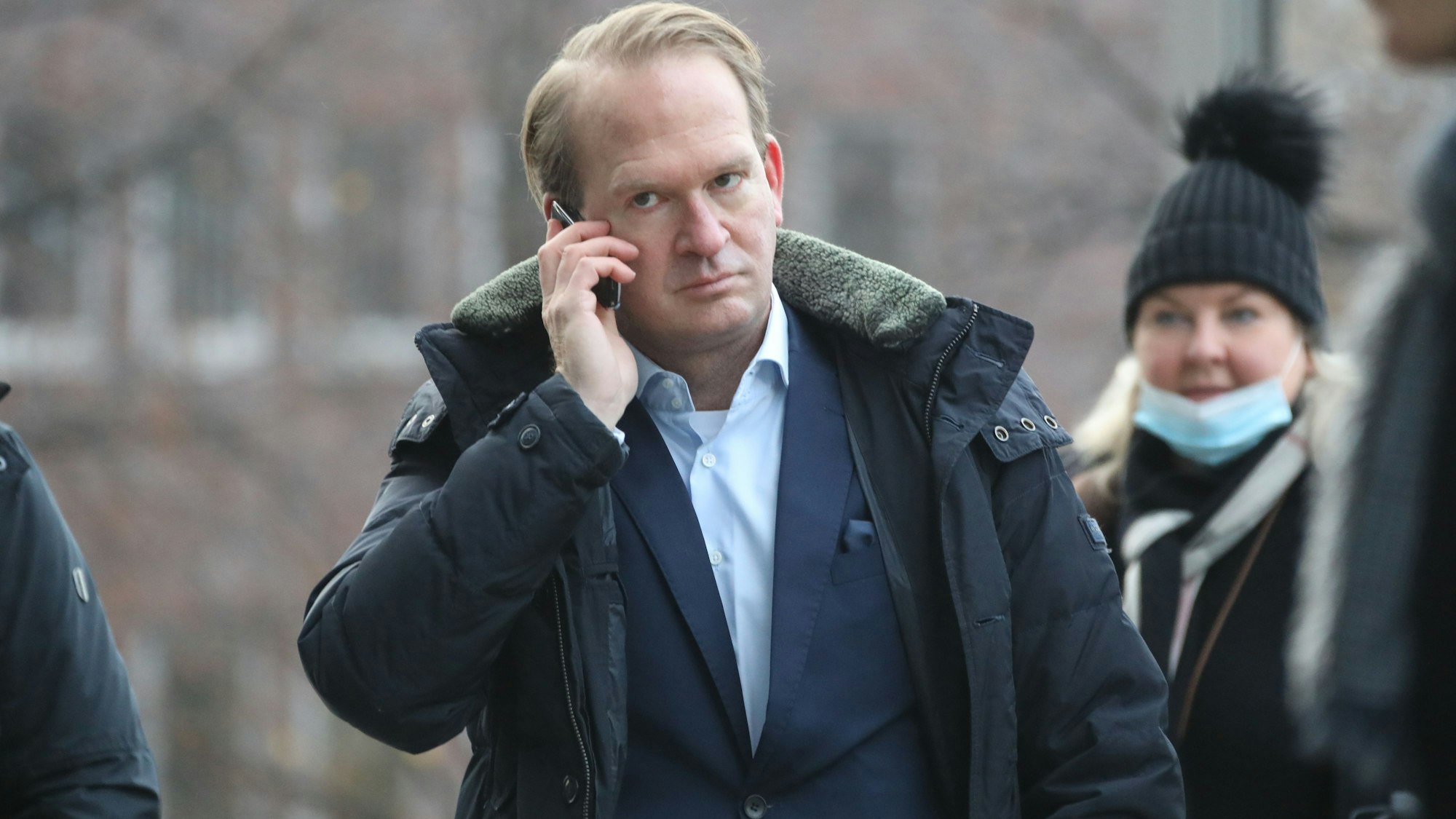 Stefan Löcher
telefoniert.