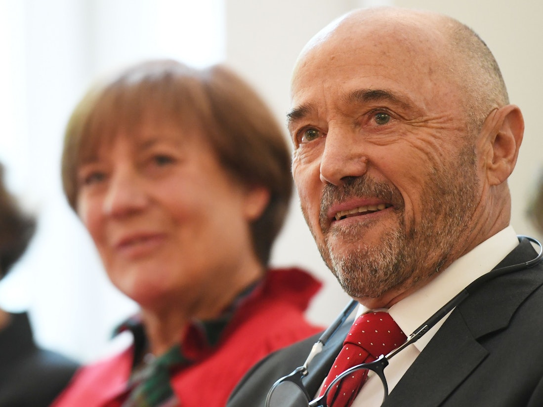 Christian Neureuther war am Montag bei „Hart aber fair“ zu Gast. Hier verfolgt er mit Rosi Mittermaier die Feier, in der sie 2019 zu Ehrenbürgern von Garmisch-Partenkirchen ernannt wurden.