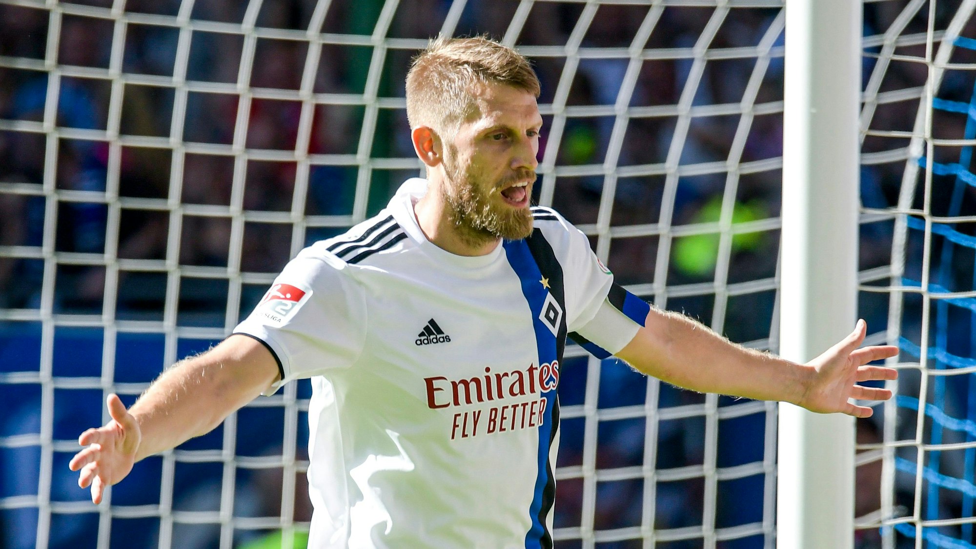 Aaron Hunt jubelt im Spiel gegen Erzgebirge Aue