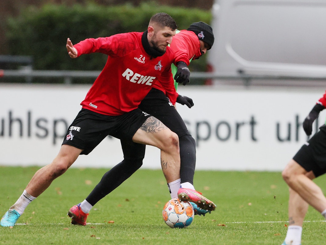 Julian Chabot im Training gegen Anthony Modeste.