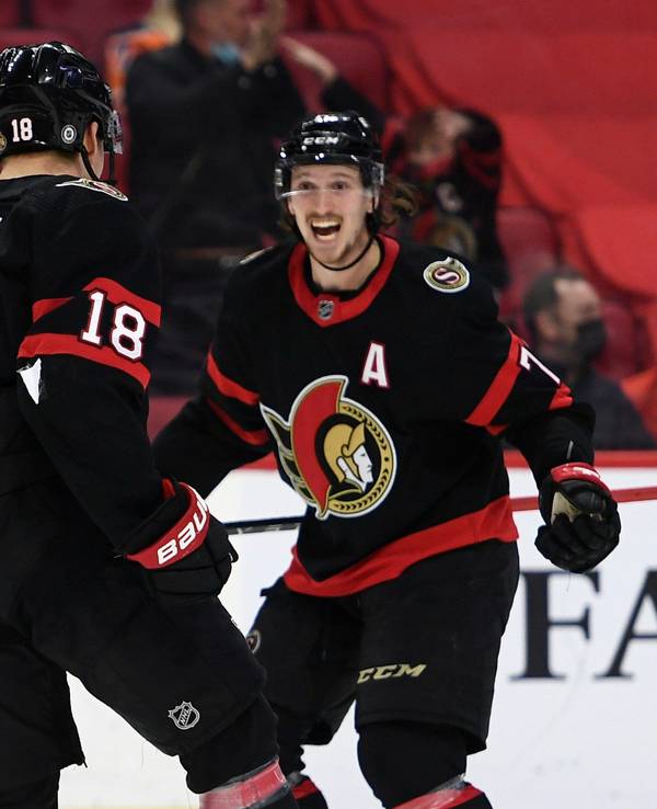 Tim Stützle (18) feiert seinen Siegtreffer gegen die Edmonton Oilers.