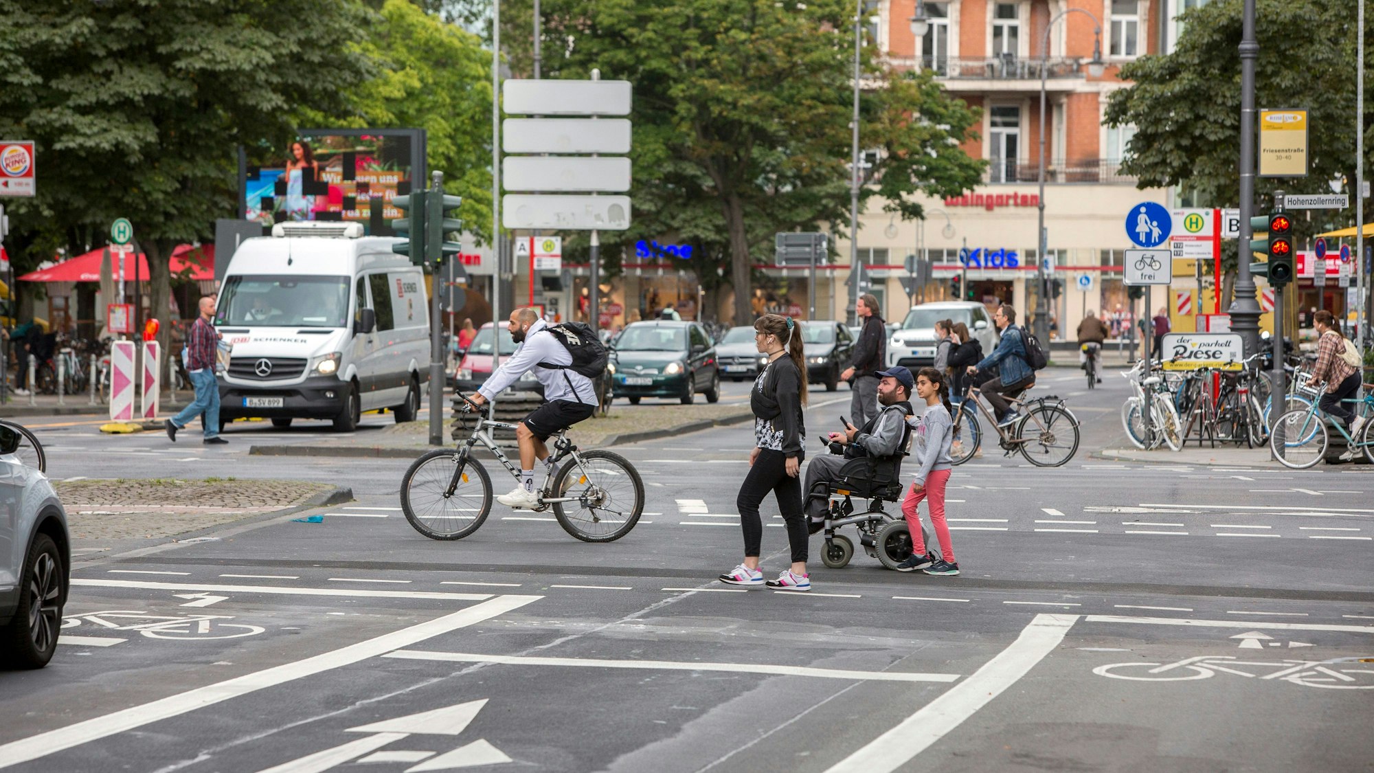 Symbolbild vom 10. August 2021 zeigt den Friesenplatz in Köln.
