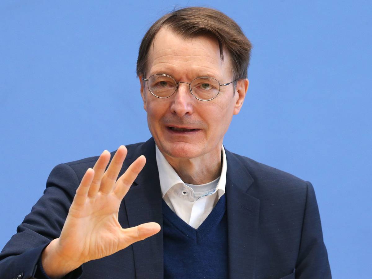 In einer Pressekonferenz des Robert Koch-Instituts beantwortet Bundesgesundheitsminister Karl Lauterbach (SPD) Fragen.