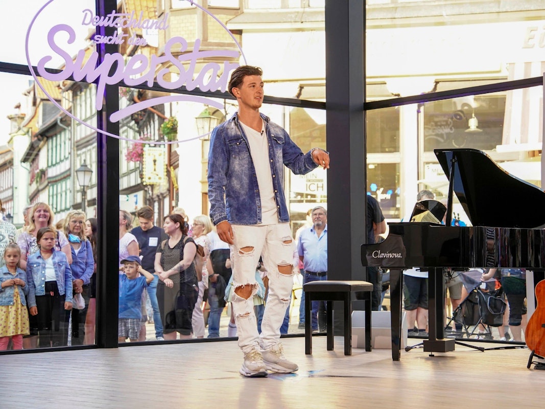 Der DSDS-Kandidat Riccardo Paolino aus Düsseldorf erklärt sich vor der Jury selbst zum deutschen Superstar.