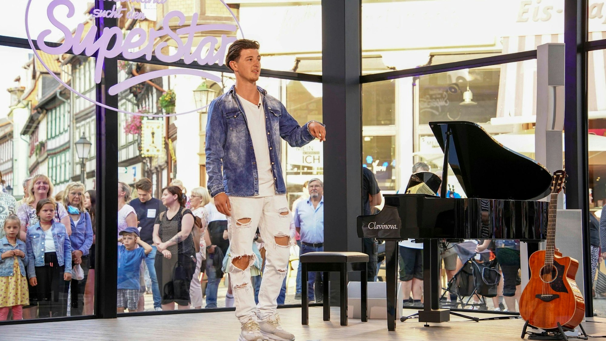 Der DSDS-Kandidat Riccardo Paolino aus Düsseldorf erklärt sich vor der Jury selbst zum deutschen Superstar.