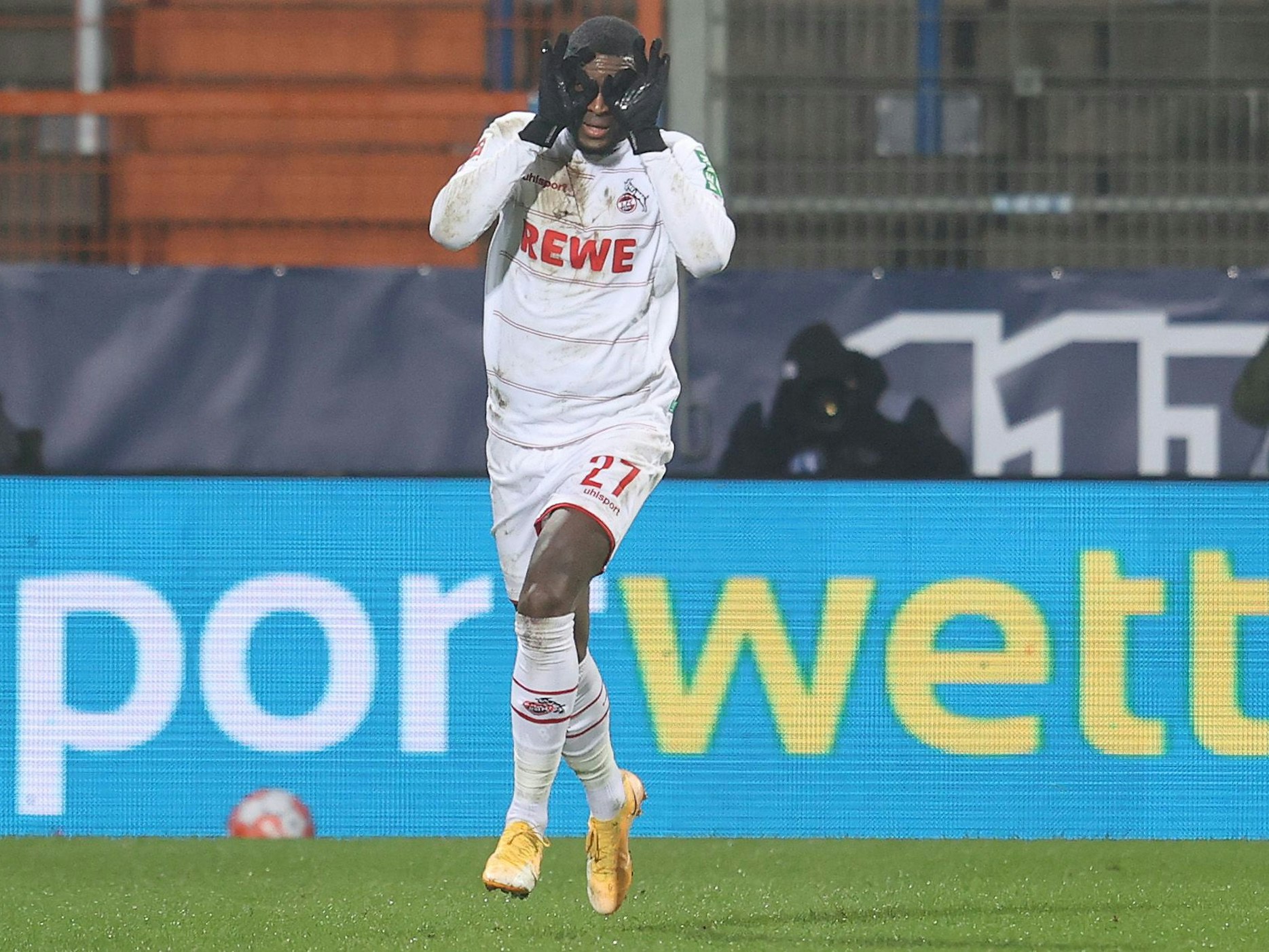 Anthony Modeste bejubelt seinen Treffer zum 2:1 gegen den VfL Bochum für den 1. FC Köln.